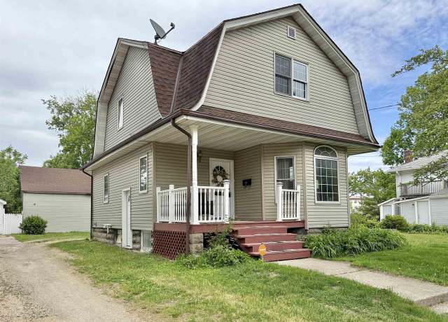 Property at 308 N High St, Janesville, WI 53548, 3 beds, 1.5 baths