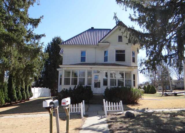 Property at 219 10th Ave, New Glarus, WI 53574, 4 beds, 1 bath