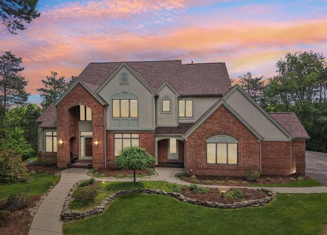 Property at W8849 Deer Run Trl, Cambridge, WI 53523, 5 beds, 3.5 baths