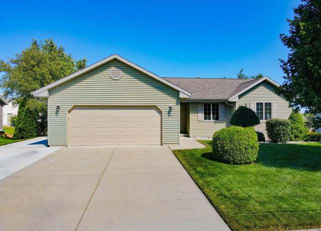 Property at 205 Wollet Dr, Fort Atkinson, WI 53538, 4 beds, 3 baths