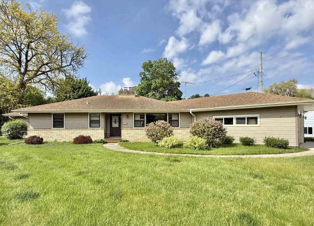 Property at 1216 Home Park Ave, Janesville, WI 53545, 3 beds, 2 baths