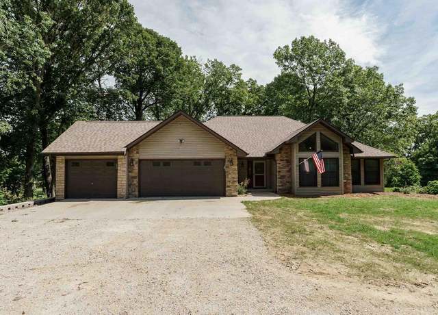 Property at 1000 Whitetail Dr, Fort Atkinson, WI 53538, 3 beds, 2 baths
