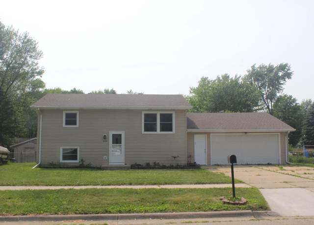 Property at 2028 S Osborne Ave, Janesville, WI 51546, 4 beds, 1.5 baths