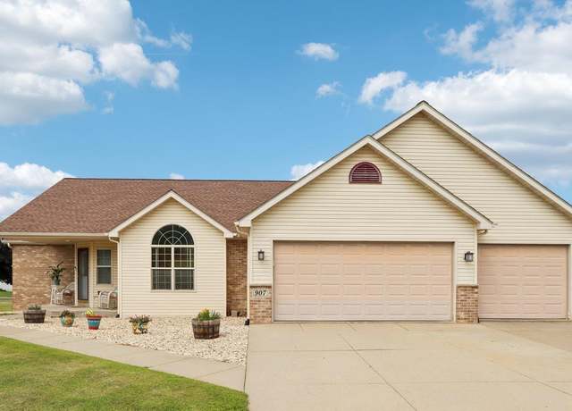 Property at 907 Links Dr, Poynette, WI 53955, 3 beds, 3 baths