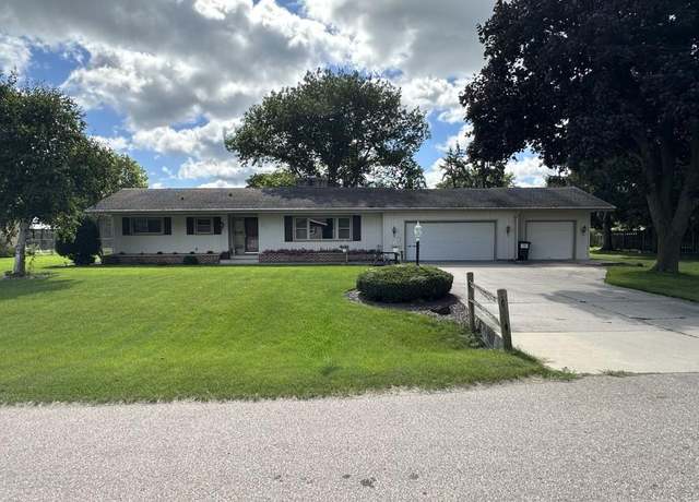 Property at 648 E Petunia Ln, Beloit, WI 53511, 3 beds, 3 baths