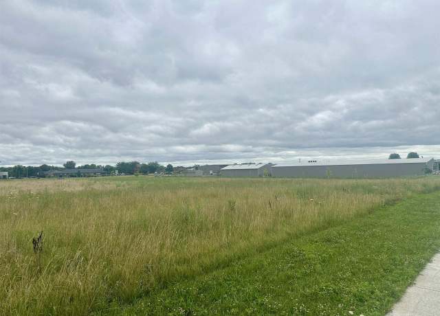 Property at 1621 Oak Opening Dr, Stoughton, WI 53589