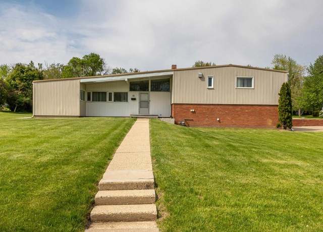 Property at 30 Elmer St, Platteville, WI 53818, 3 beds, 2 baths