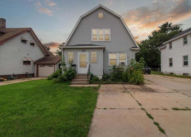 Property at 1050 Center Ave, Janesville, WI 53546, 4 beds, 2 baths