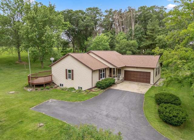 Property at E7173 Eagle Ridge Ct, Reedsburg, WI 53959, 2 beds, 3 baths