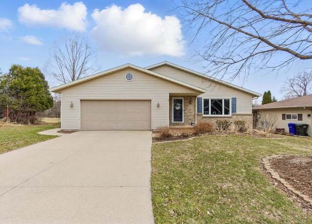 Property at 1225 Forestedge Dr, Kaukauna, WI 54130, 3 beds, 2.5 baths