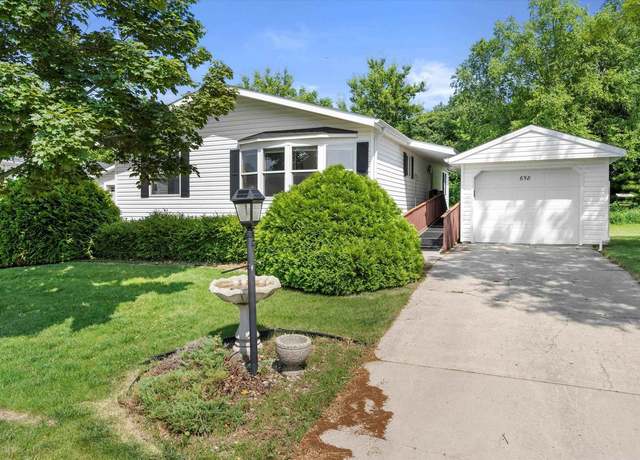 Property at 658 Park Ridge Rd, Waterford, WI 53185, 2 beds, 2 baths