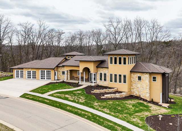 Property at 1735 Creek Wood Dr, Dubuque, IA 52003, 5 beds, 5 baths