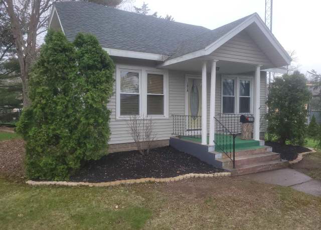 Property at 1018 Elm St, Wisconsin Dells, WI 53965, 3 beds, 1 bath