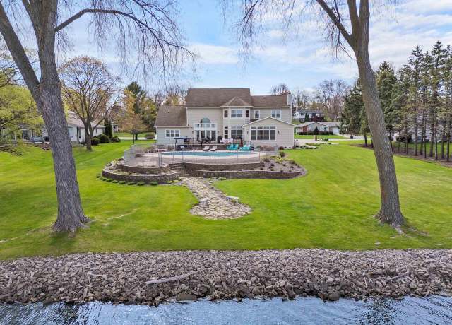 Property at 208 Starkweather Dr, Beaver Dam, WI 53916, 4 beds, 4.5 baths