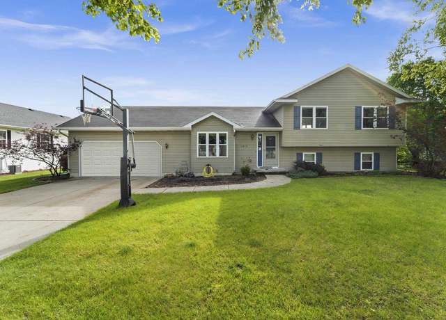 Property at 1032 Columbia Dr, Poynette, WI 53955, 4 beds, 2 baths