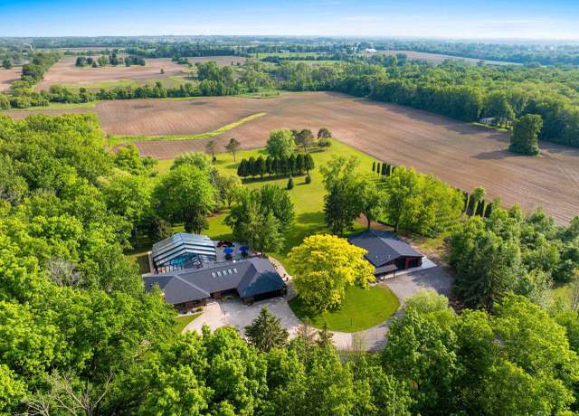 Property at 3525 Hickory Hill Rd, Neenah, WI 54956, 4 beds, 5.5 baths