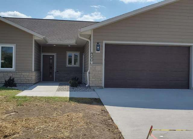 Property at 400 Louis Ln, Baraboo, WI 53913, 2 beds, 2 baths