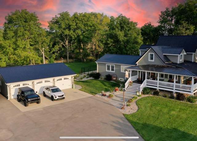 Property at 76 Hillside Rd, Edgerton, WI 53534, 3 beds, 2.5 baths