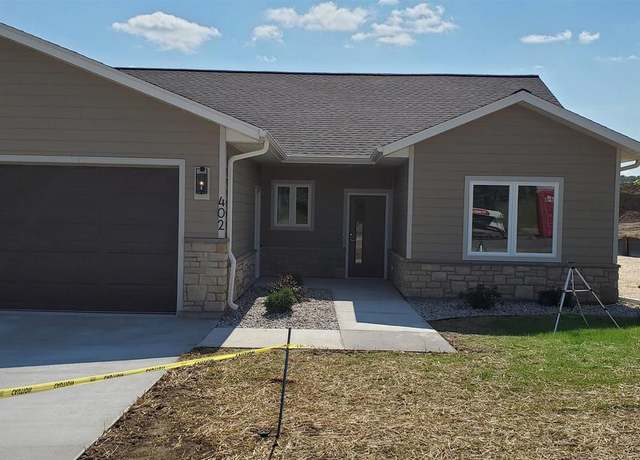 Property at 402 Louis Ln, Baraboo, WI 53913, 2 beds, 2 baths