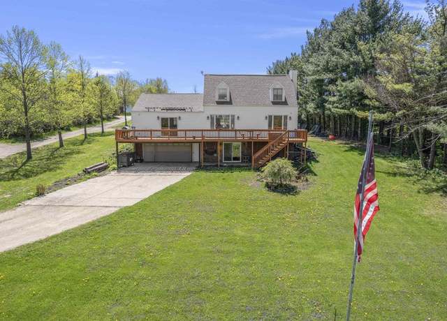 Property at W6815 N Walworth Rd, Walworth, WI 53184, 3 beds, 2 baths
