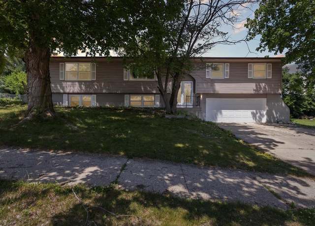 Property at 1215 Royal Oaks Dr, Janesville, WI 53548, 4 beds, 2.5 baths
