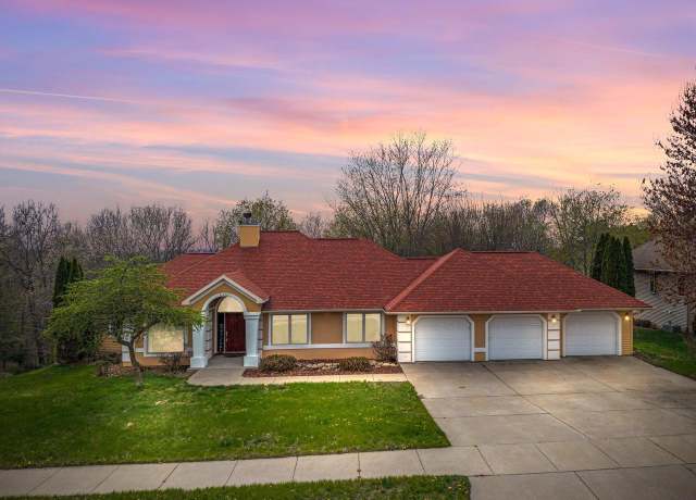 Property at 2135 Sunset Dr, Reedsburg, WI 53959, 4 beds, 3.5 baths