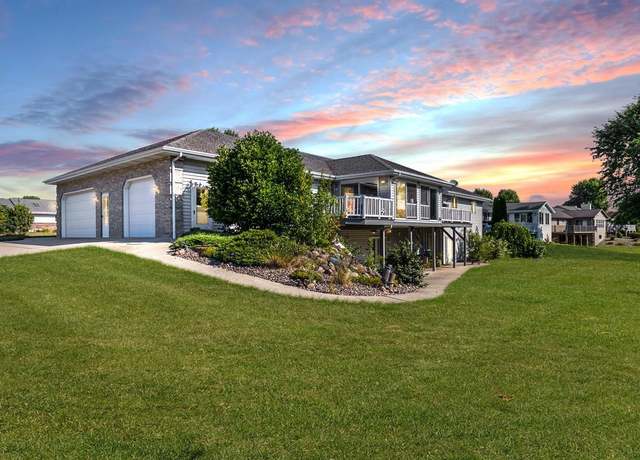 Property at 906 Bedford Dr, Janesville, WI 53546, 5 beds, 3.5 baths