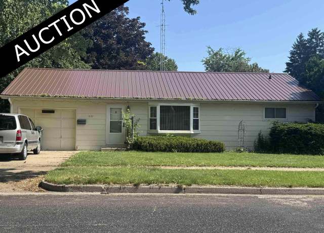 Property at 1037 Seymour St, Reedsburg, WI 53959, 2 beds, 1 bath