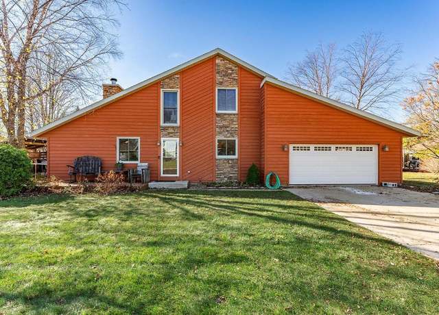 Property at 1530 Huntington Park Dr, Reedsburg, WI 53959, 3 beds, 3 baths