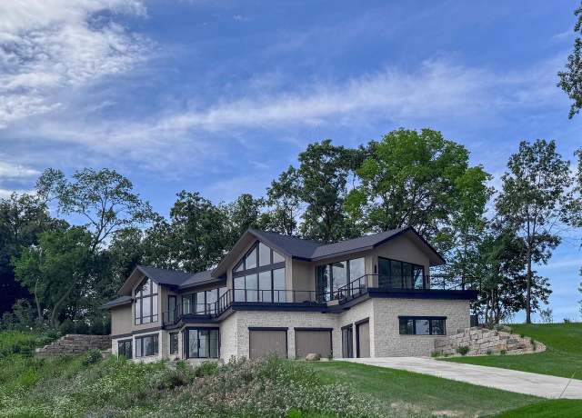 Property at 4965 Championship Cir, Waunakee, WI 53597, 4 beds, 3 baths
