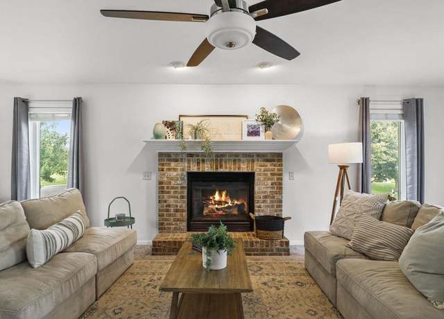 Property at 1808 Eastwood Dr, Stoughton, WI 53589, 3 beds, 3.5 baths
