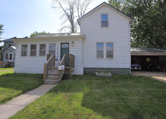 Property at 1019 Academy St, Elroy, WI 53929, 3 beds, 1 bath