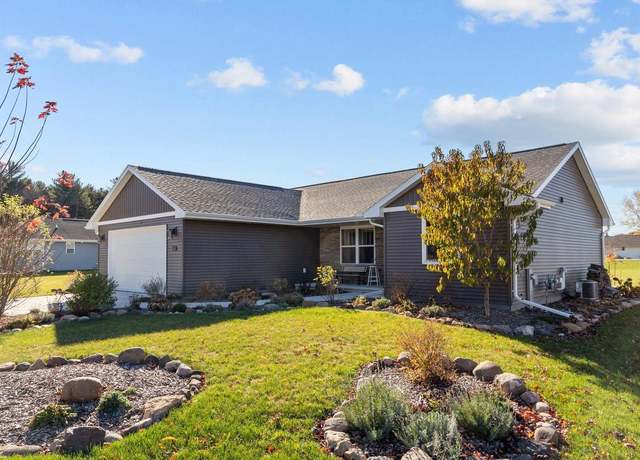 Property at 247 Jasmine Dr, Berlin, WI 54923, 3 beds, 2 baths