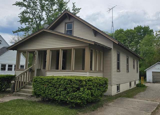 Property at 1048 W Wisconsin St, Portage, WI 53901, 3 beds, 1 bath