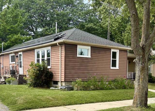Property at 2060 Arthur Ave, Racine, WI 53405, 3 beds, 1 bath