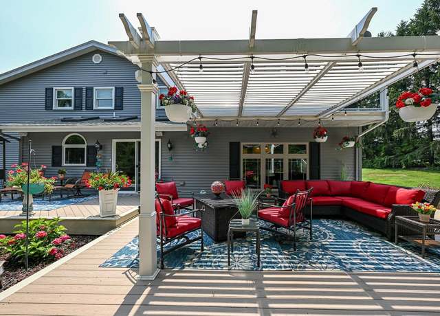 Property at S55W29550 Windcrest Dr, Waukesha, WI 53189, 5 beds, 2.5 baths