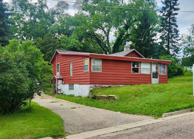 Property at 418 S Pine St, Janesville, WI 53548, 2 beds, 1 bath