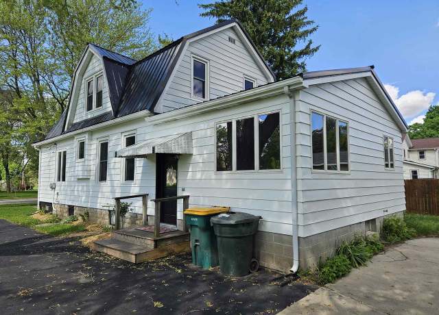 Property at 105 E Griswold St, Ripon, WI 54971, 3 beds, 1.5 baths