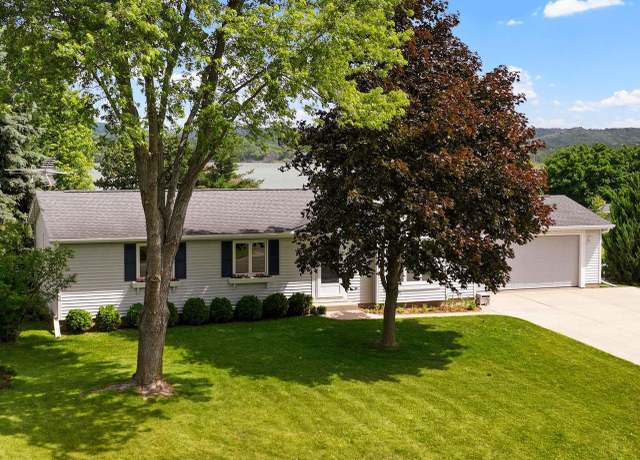 Property at 8338 Jade Dr, Lodi, WI 53555, 3 beds, 3 baths