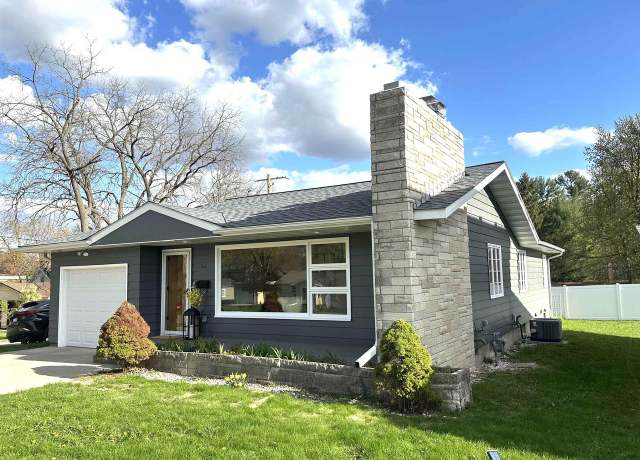 Property at 512 Minnesota Ave, Wisconsin Dells, WI 53965, 4 beds, 2.5 baths