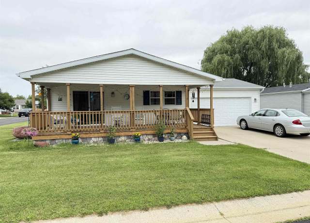 Property at W208N11438 Brookside Dr Unit R30, Germantown, WI 53022, 3 beds, 2 baths