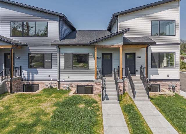 Property at 206 S Dewey Ave, Reedsburg, WI 53959, 2 beds, 2.5 baths