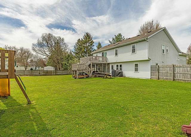 Property at 1087 Lori Ln, Sun Prairie, WI 53590, 4 beds, 2.5 baths