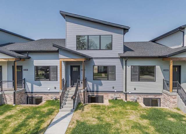 Property at 212 S Dewey Ave, Reedsburg, WI 53959, 3 beds, 3.5 baths