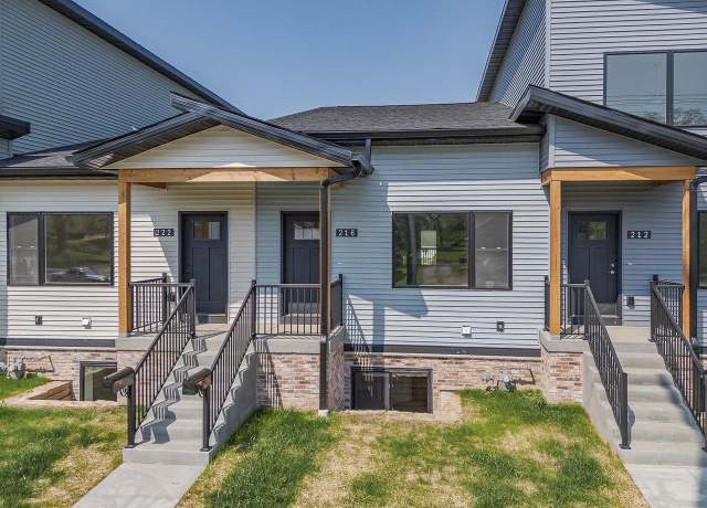 Property at 216 S Dewey Ave, Reedsburg, WI 53959, 2 beds, 2.5 baths