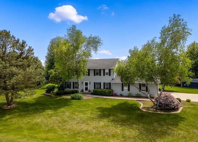 Property at W4791 Overlook Dr, Elkhorn, WI 53121, 4 beds, 3 baths