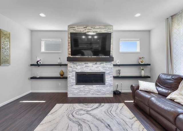 Property at 432 Tawny Elm Pkwy, Verona, WI 53593, 4 beds, 2.5 baths