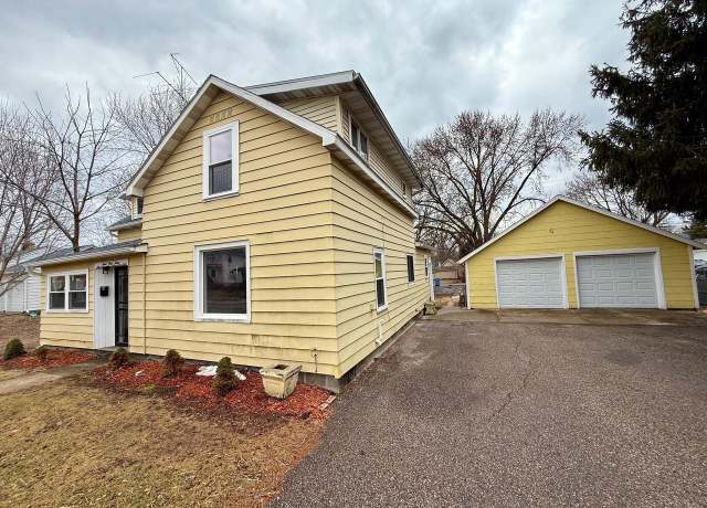 Property at 414 8th St, Baraboo, WI 53913, 3 beds, 2.5 baths