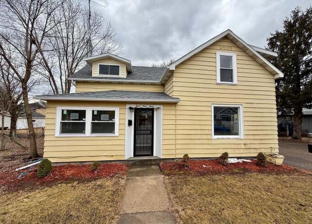 Property at 414 8th St, Baraboo, WI 53913, 3 beds, 2.5 baths