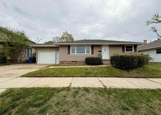 Property at 1005 Dewitt St, Portage, WI 53901, 2 beds, 2 baths